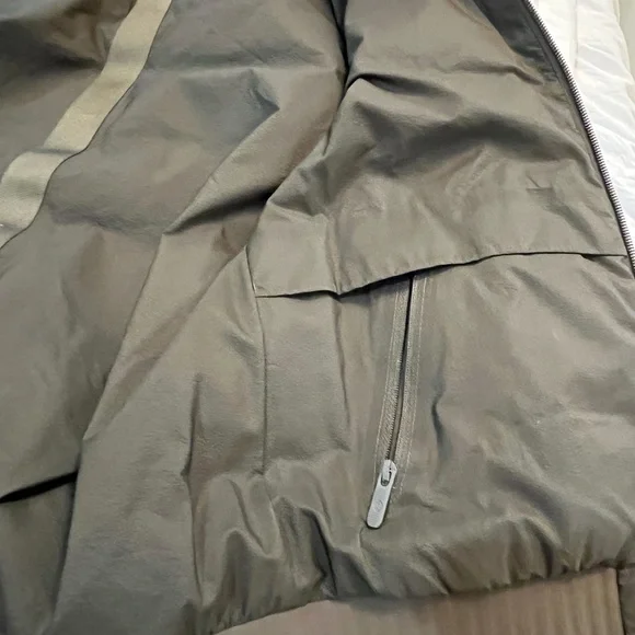 Lululemon Athletica Green Bomber Jacket with Quilted Design - Picture 8 of 13